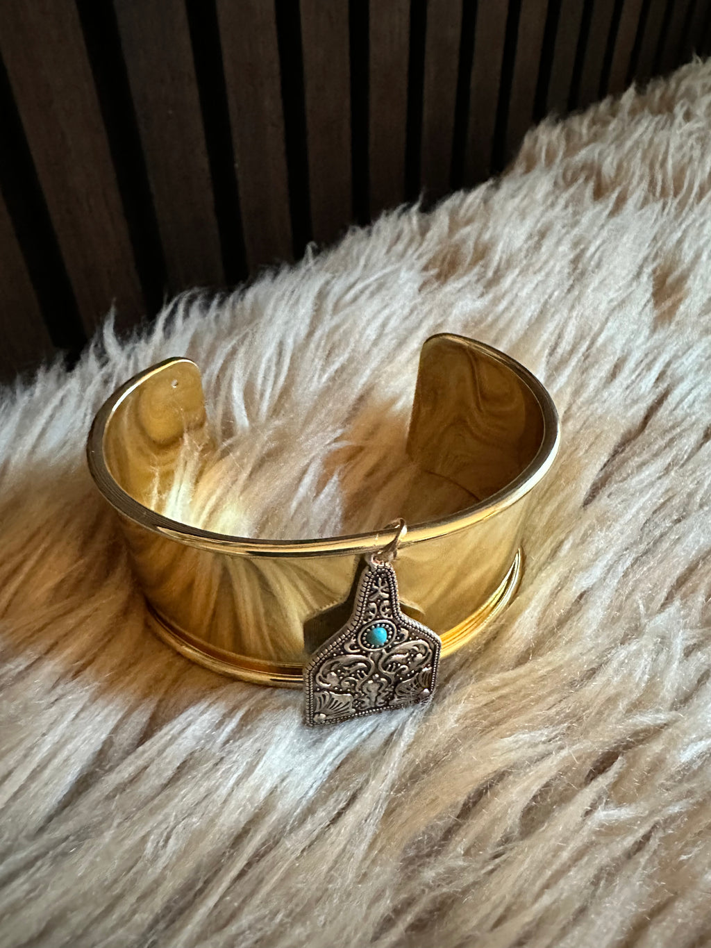 Cuff medallion