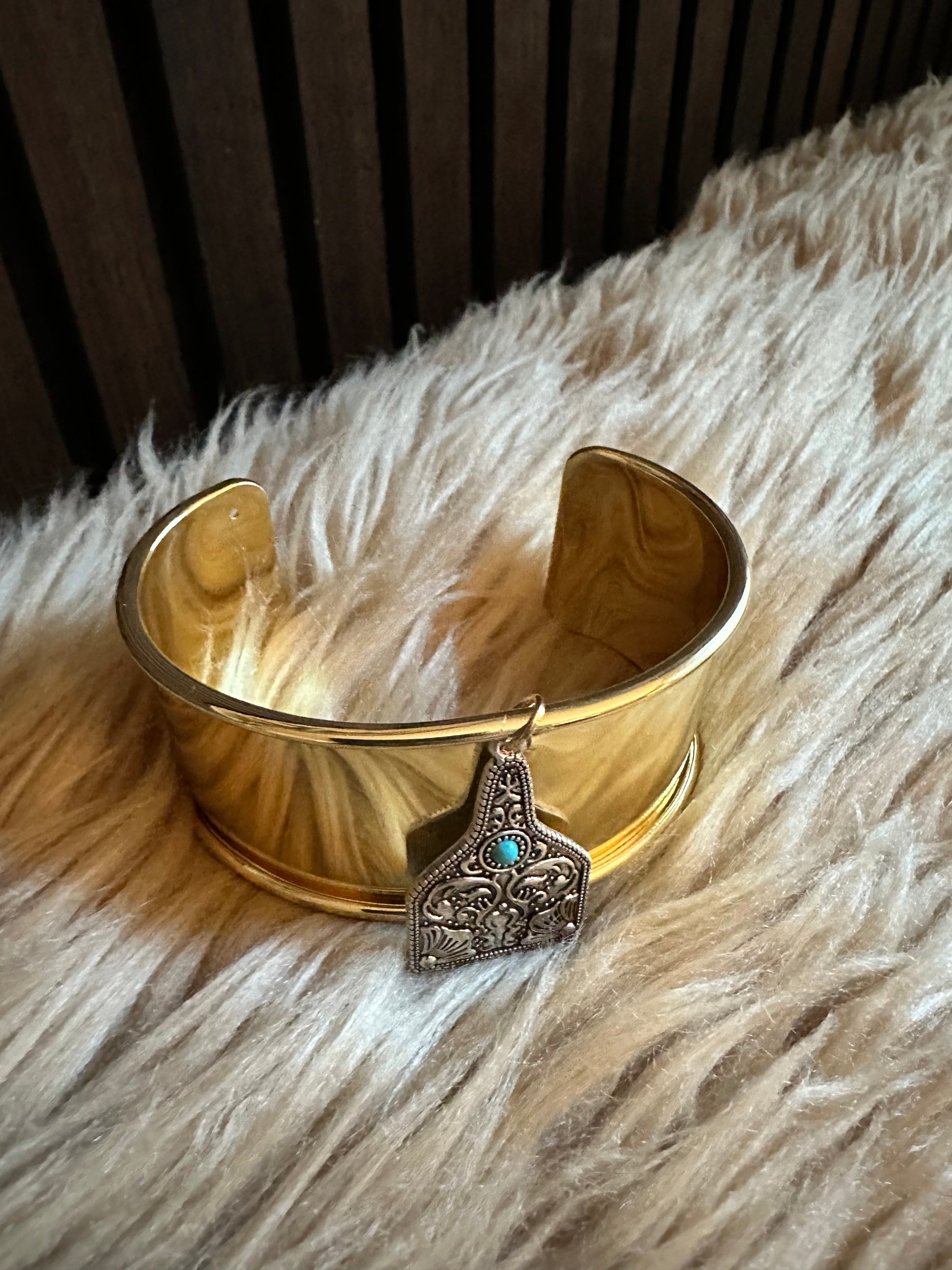 Cuff medallion