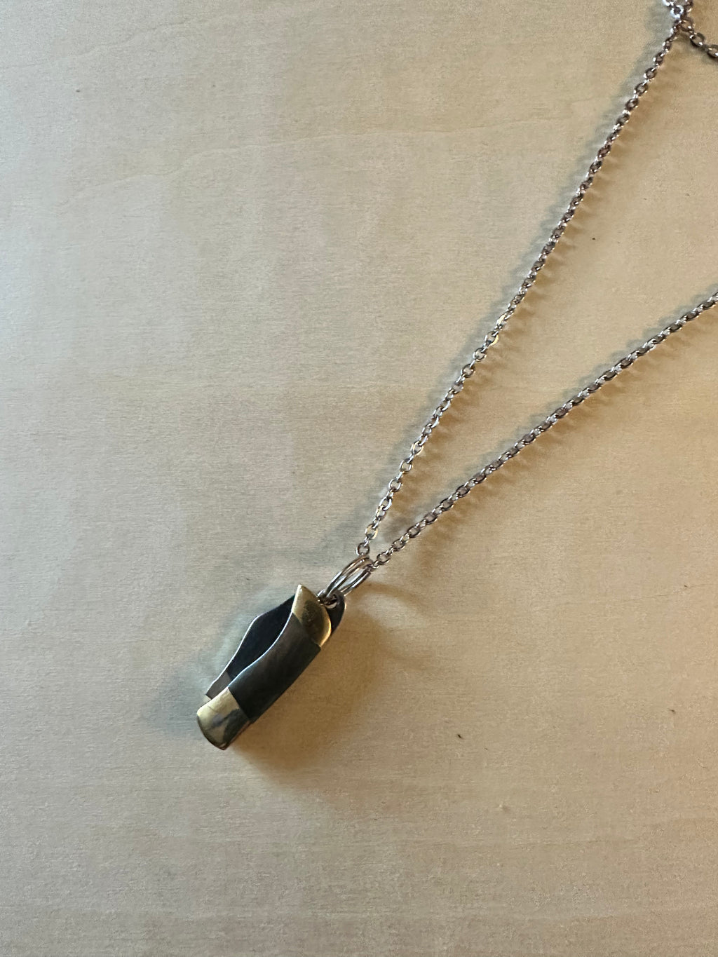Dark cutty necklace