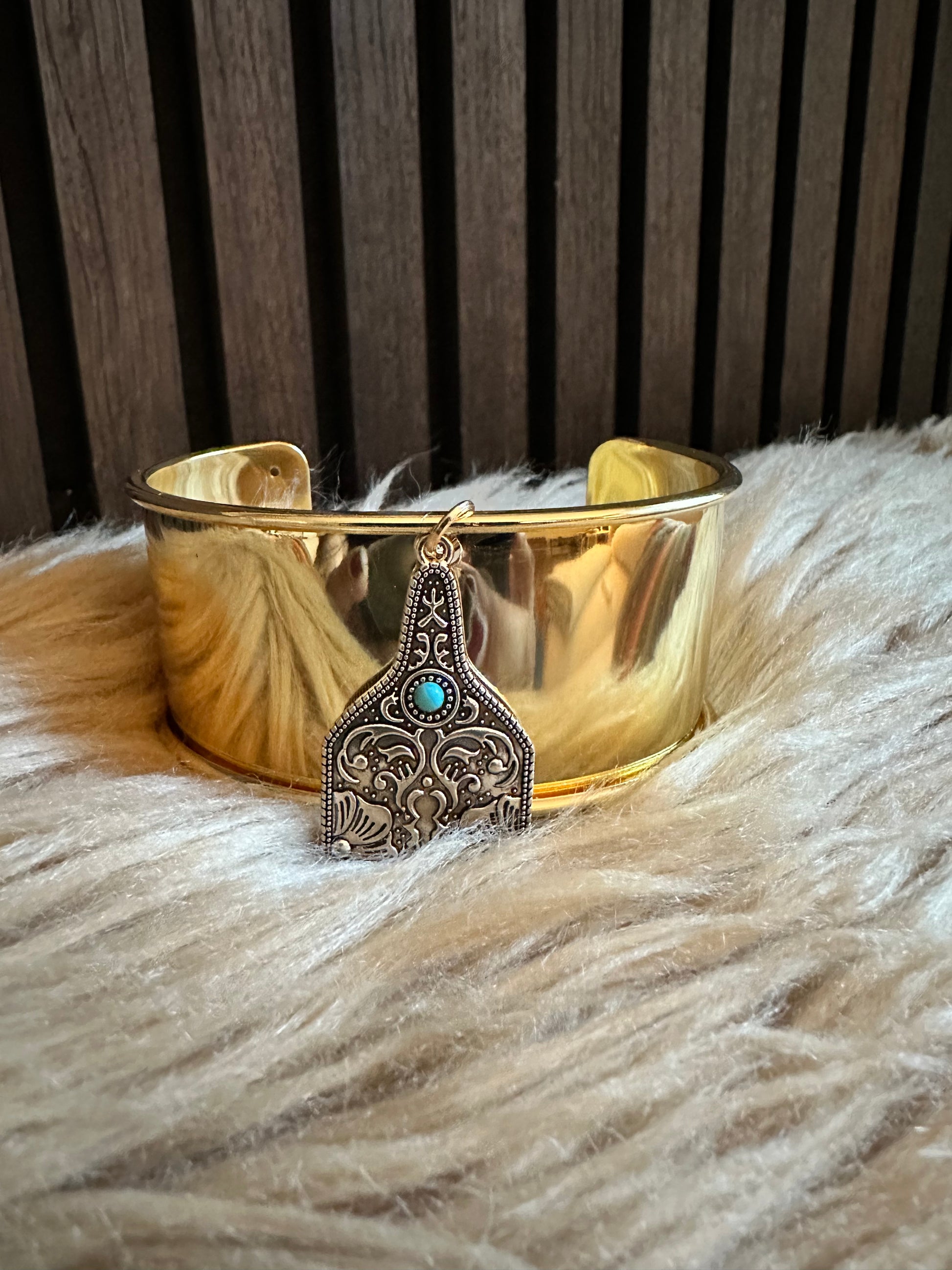 Cuff medallion