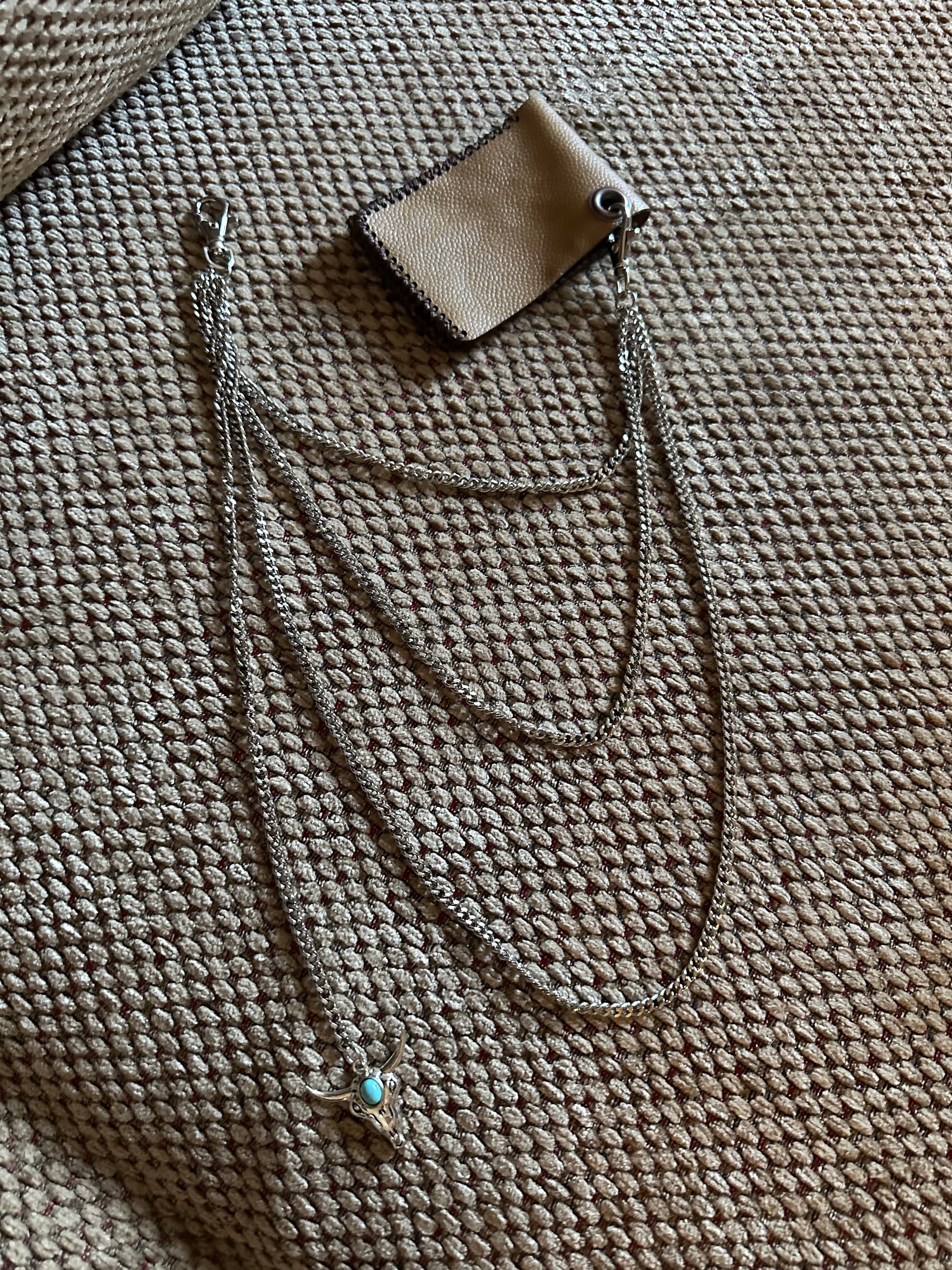 Chain wallet bull