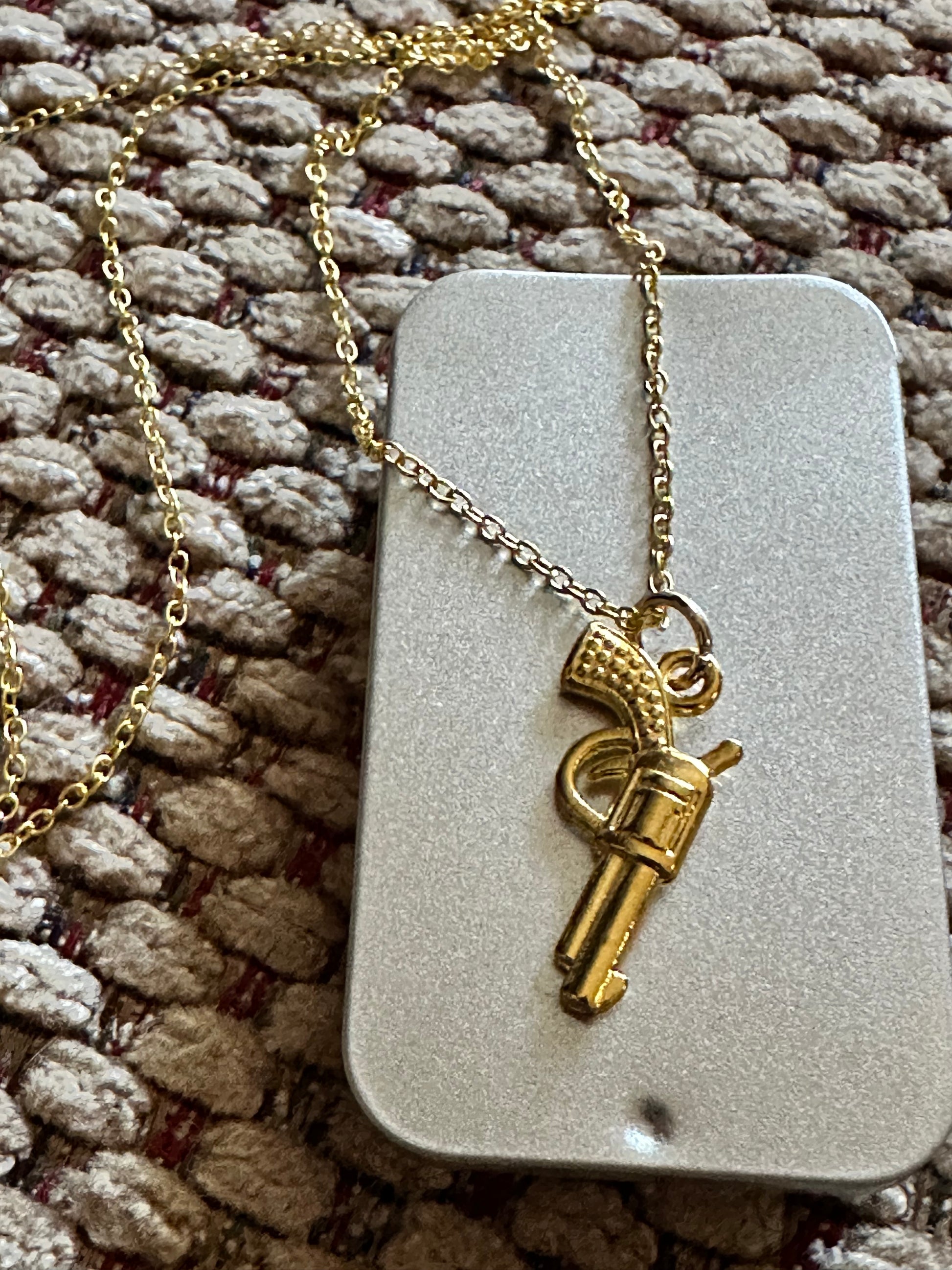 Revólver gold