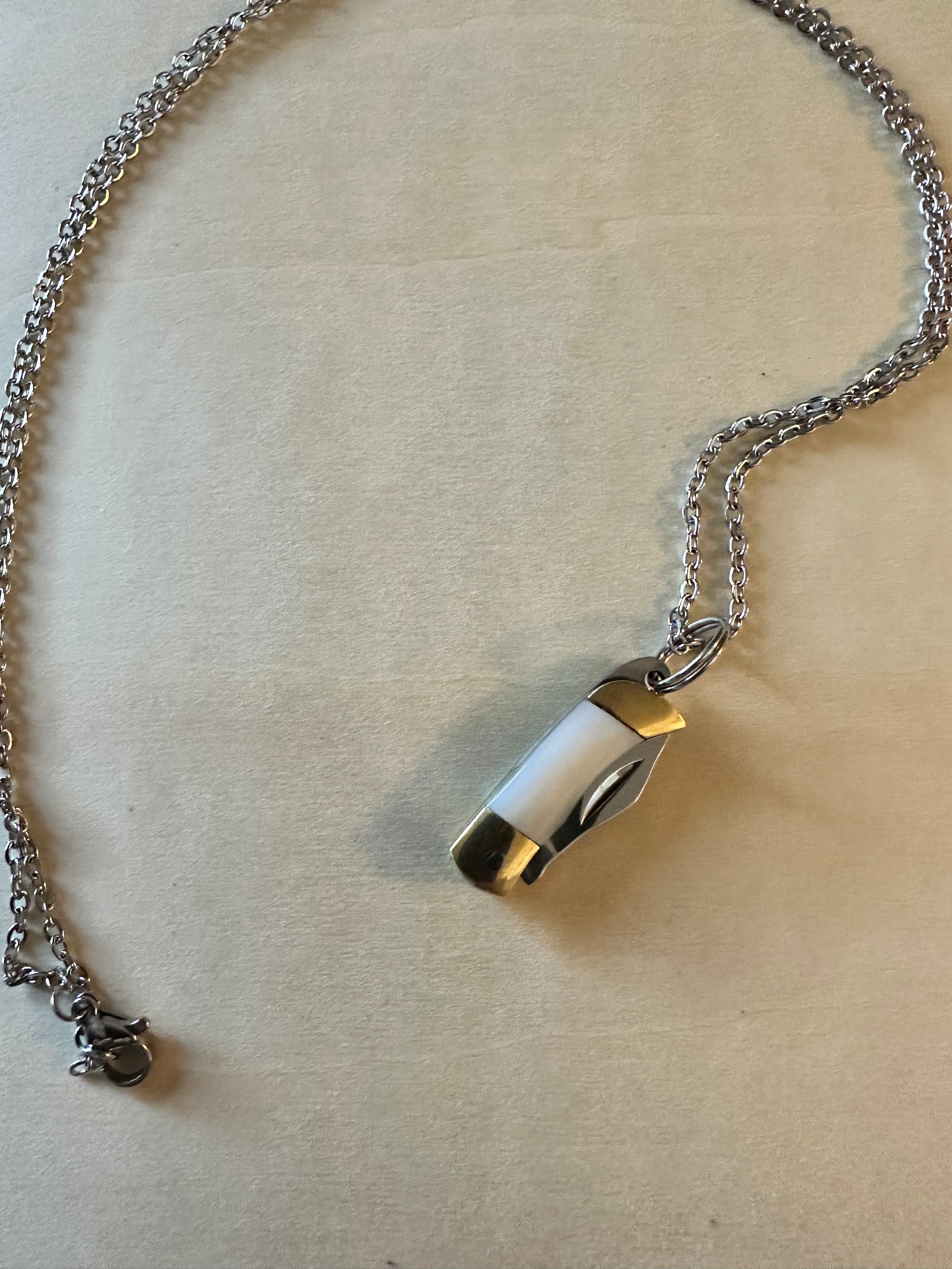 White cutty necklace