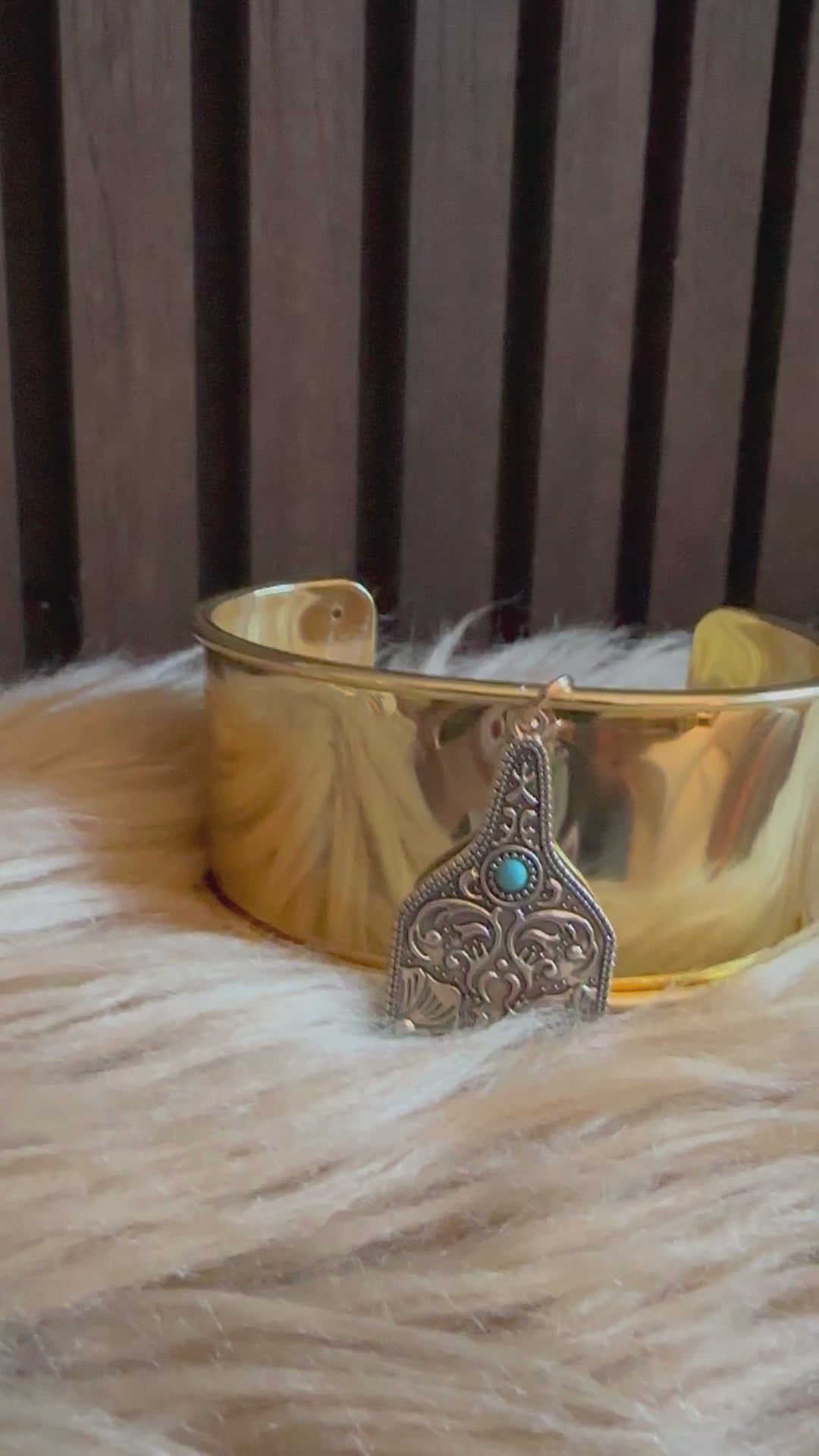 Cuff medallion
