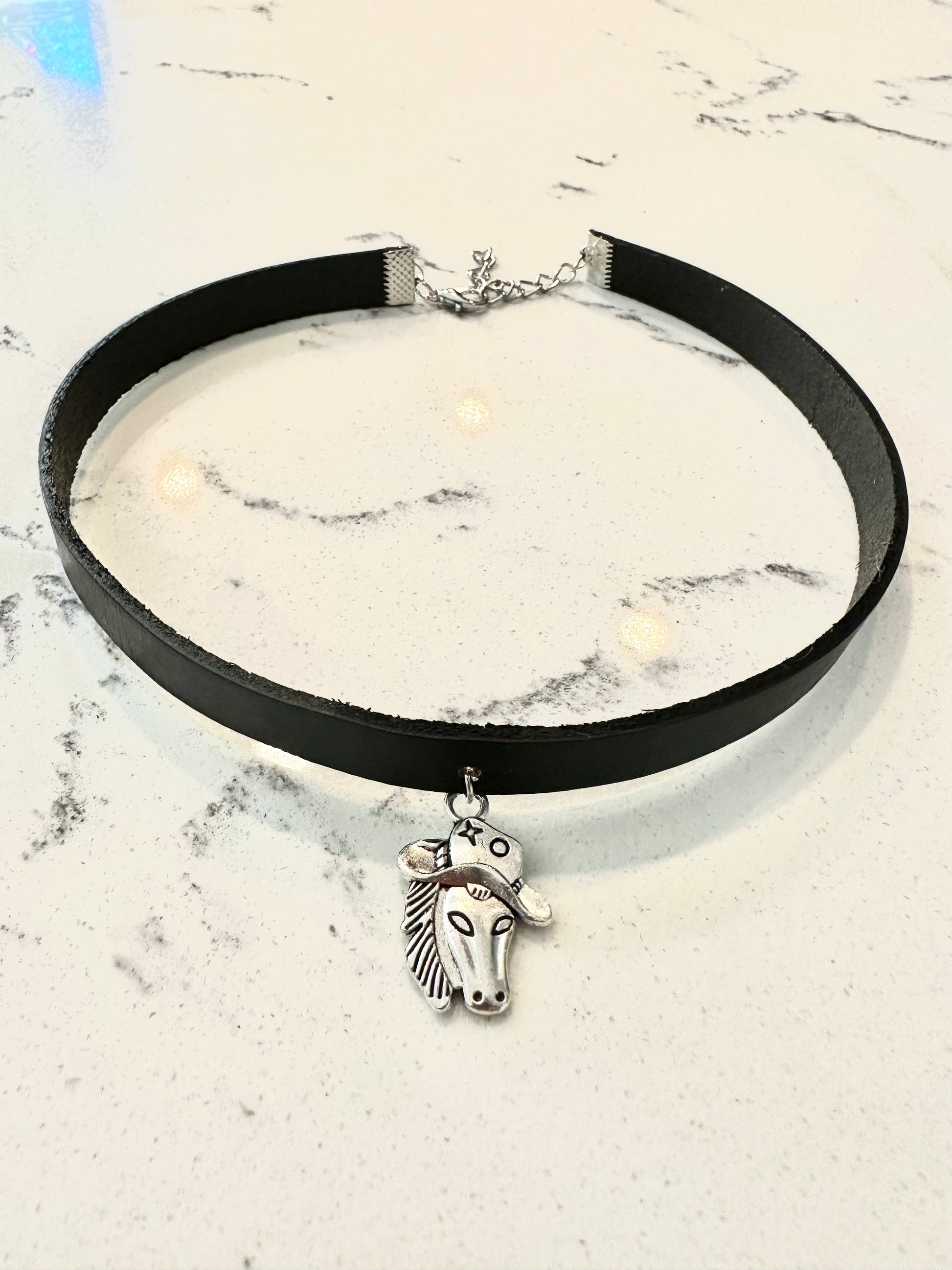 Western choker - horse with hat