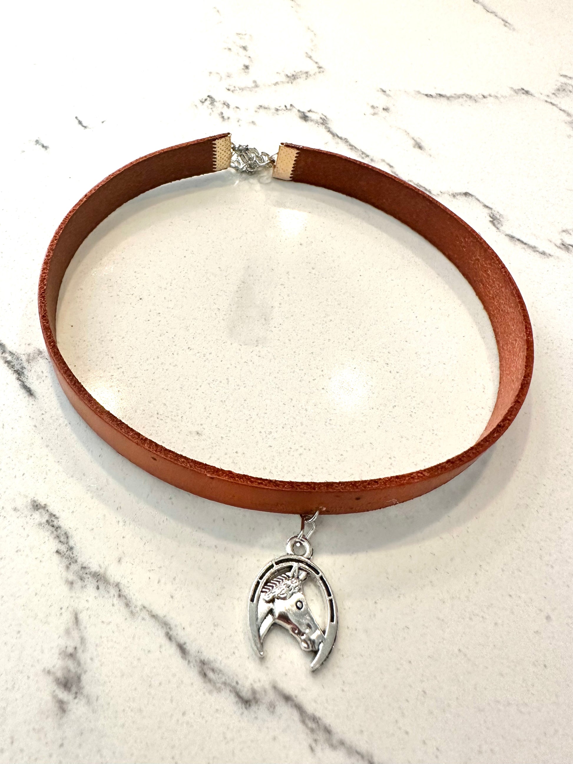 Western choker - horse shield