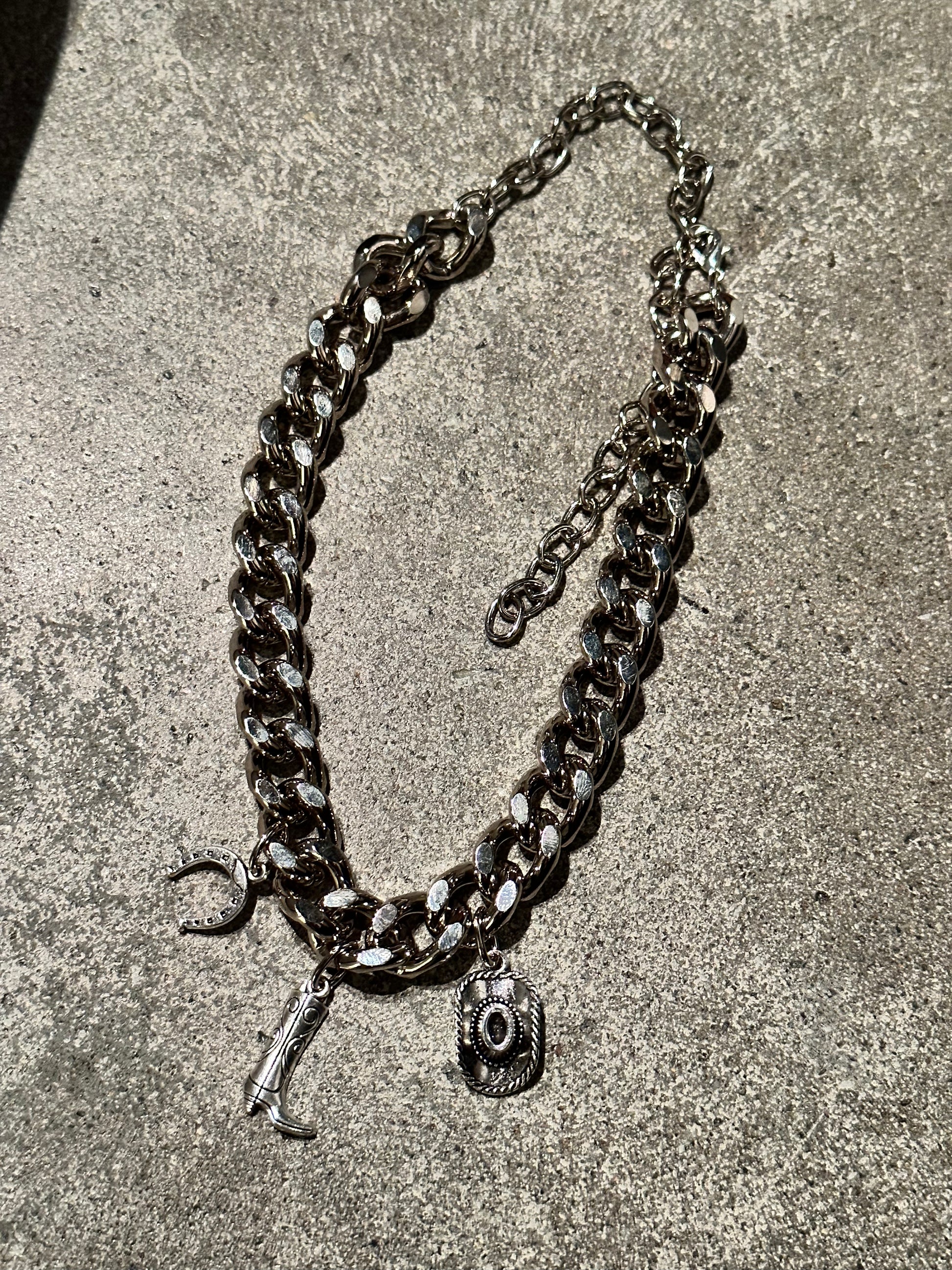 The cowgirl choker