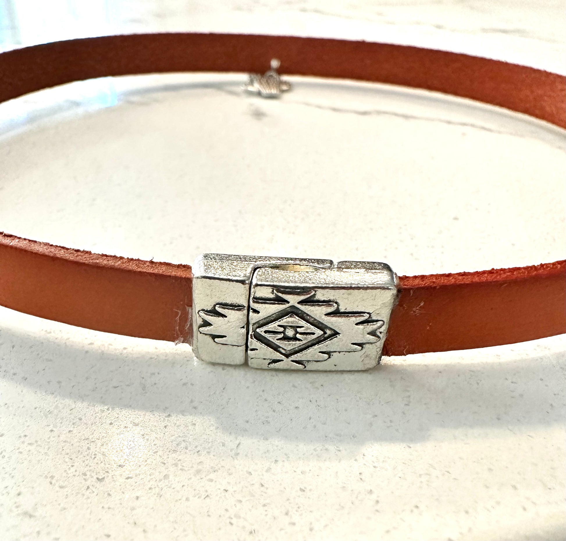 Western choker -
