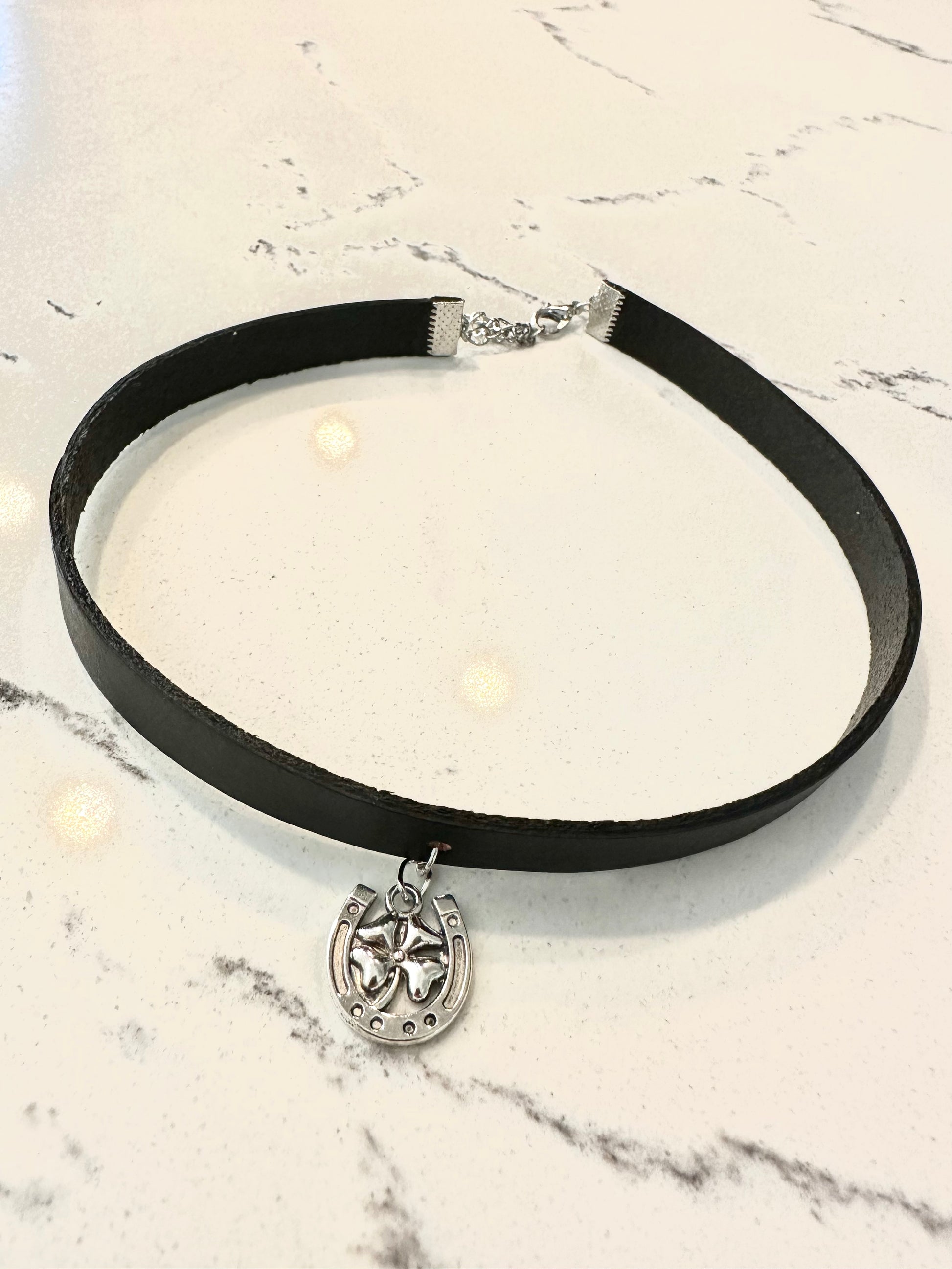 Western choker - lucky