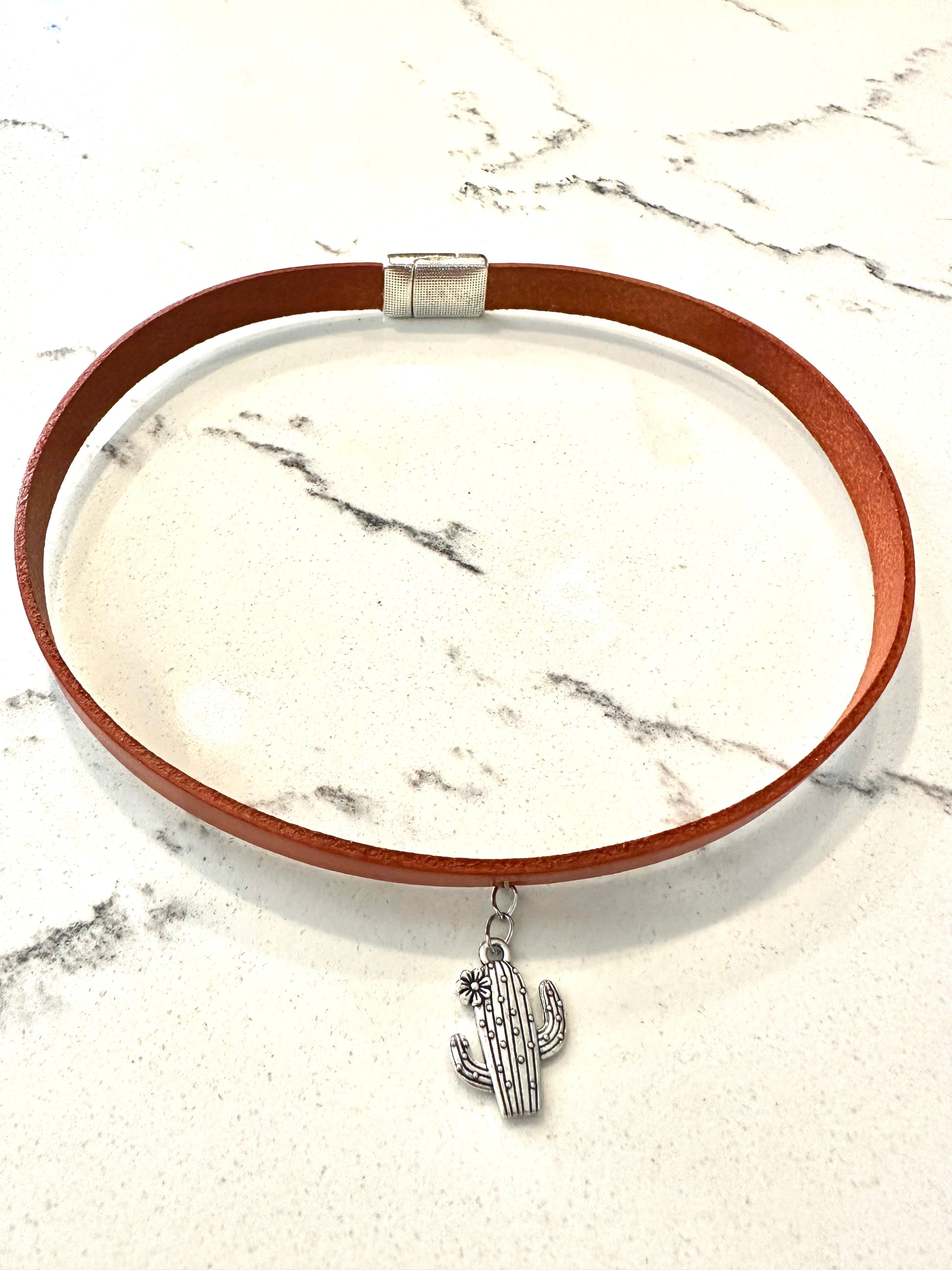 Western choker -