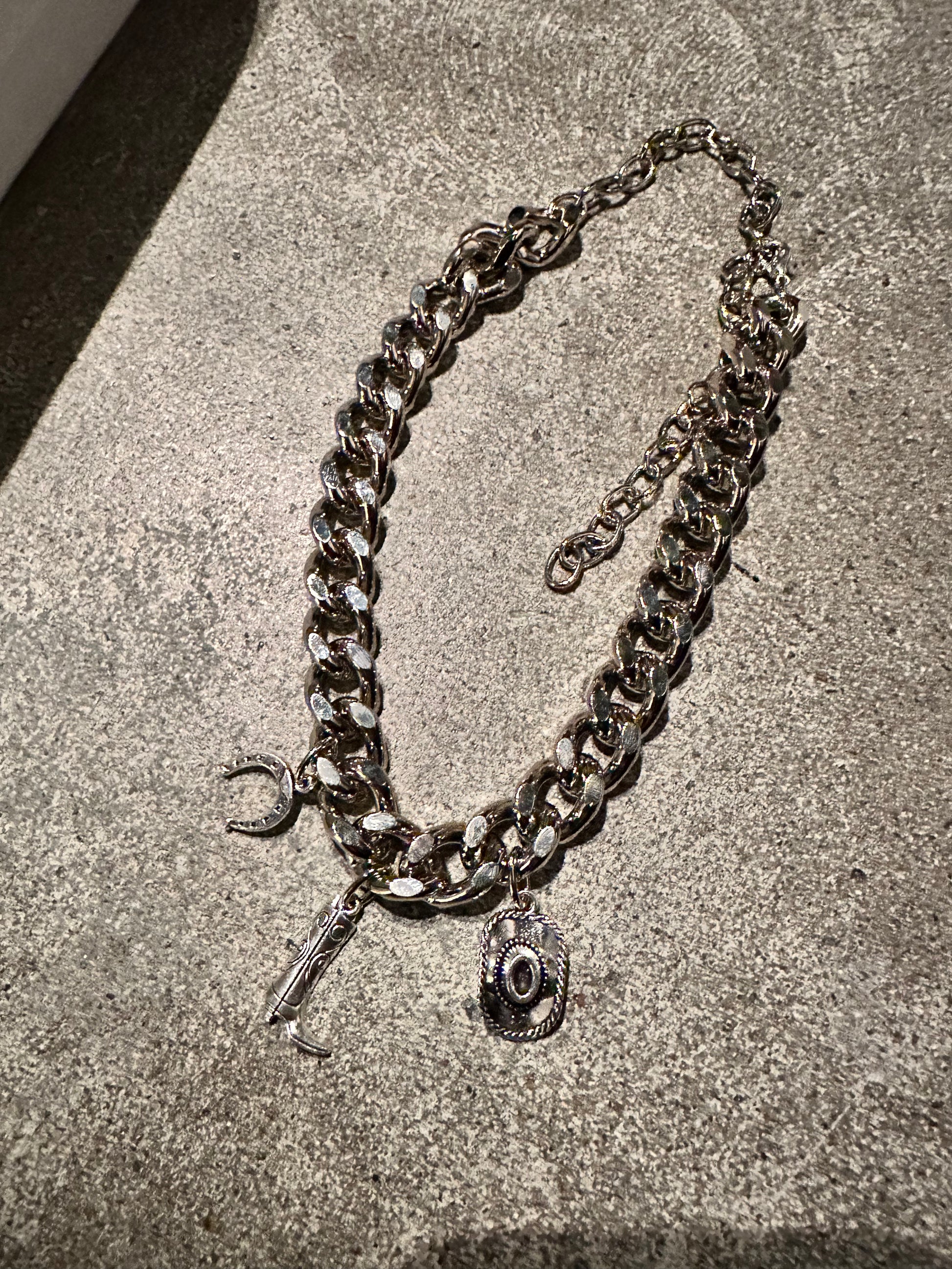The cowgirl choker