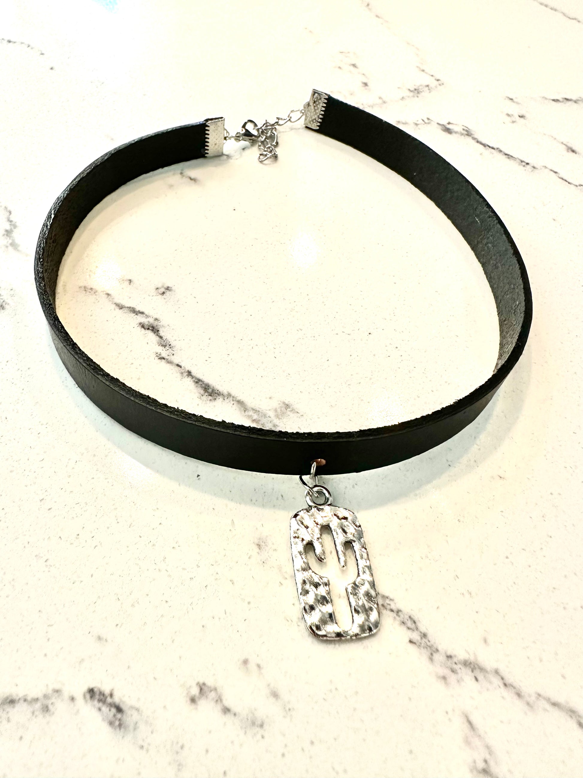 Western choker -