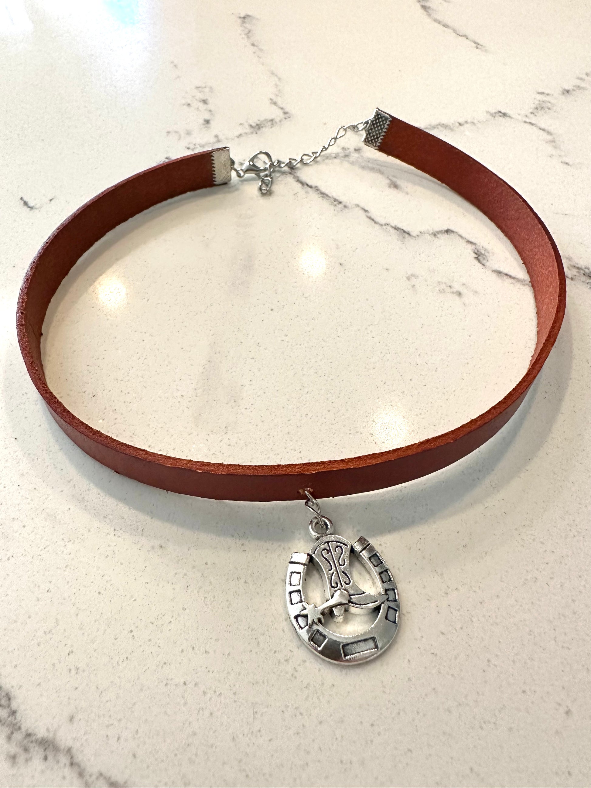 Western choker - boot shield